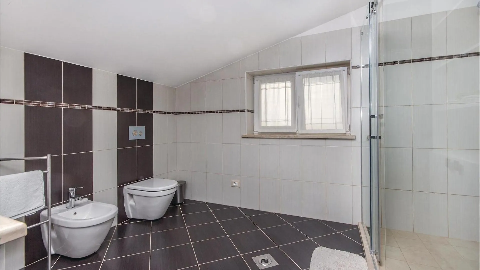 3 Bedroom Nice Apartment In Kanfanar Croatia