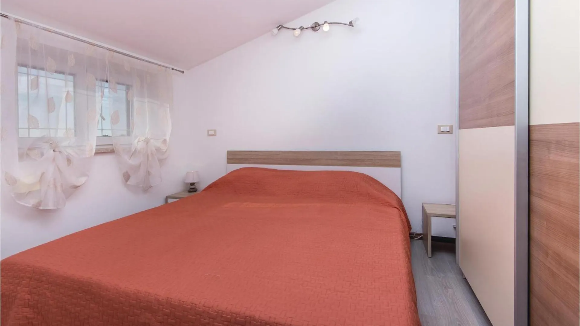 3 Bedroom Nice Apartment In Kanfanar Croatia