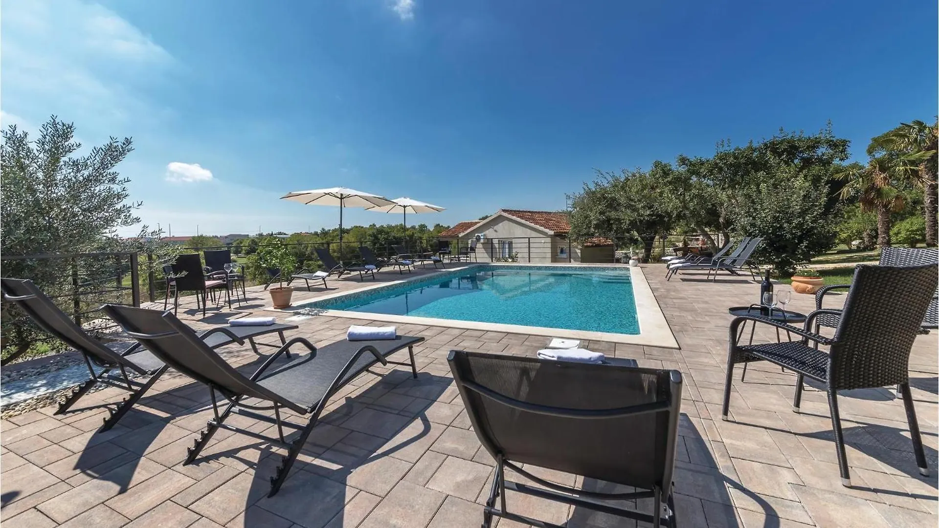 3 Bedroom Nice Apartment In Kanfanar Croatia