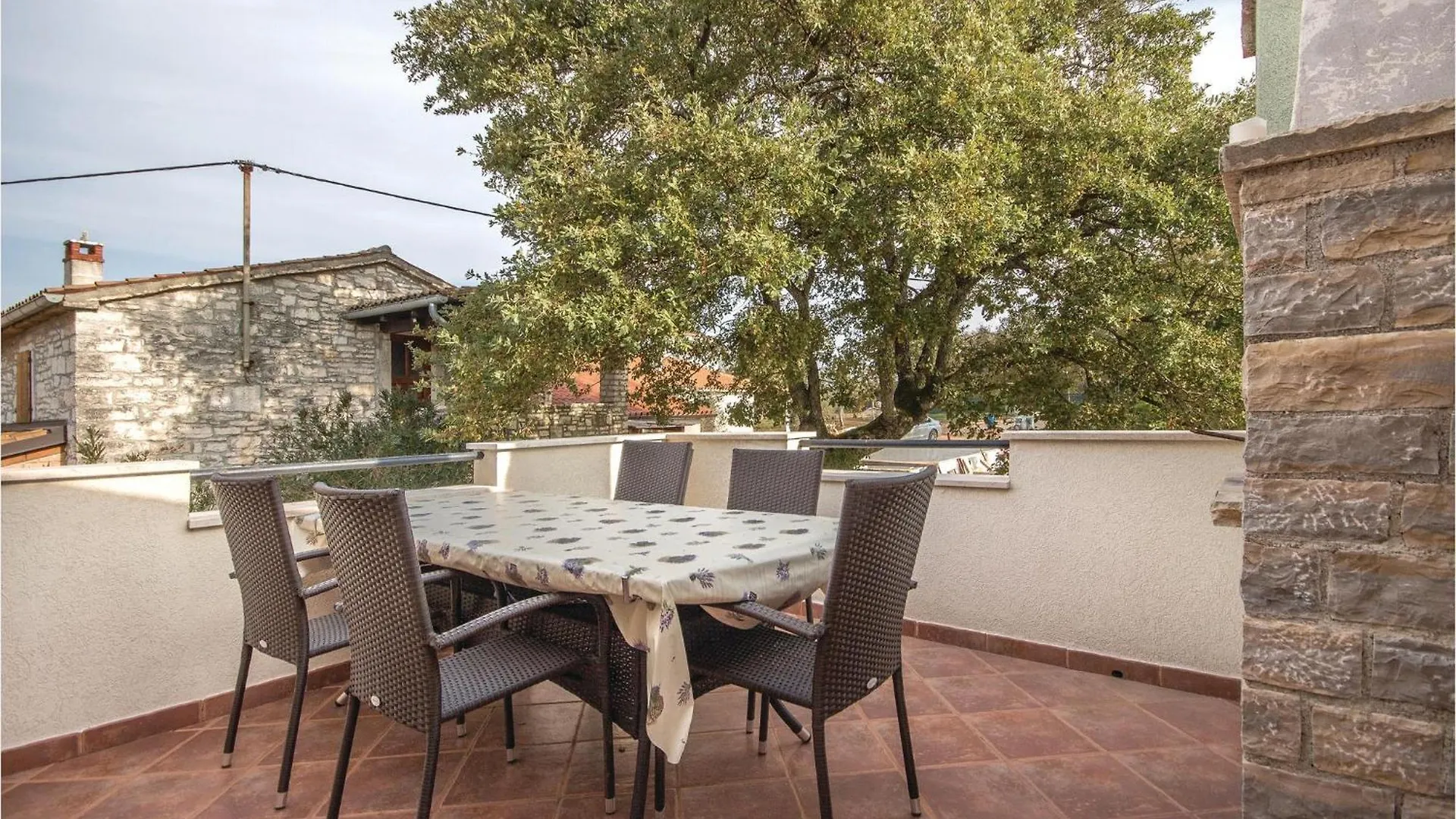 3 Bedroom Nice Apartment In Kanfanar Croatia